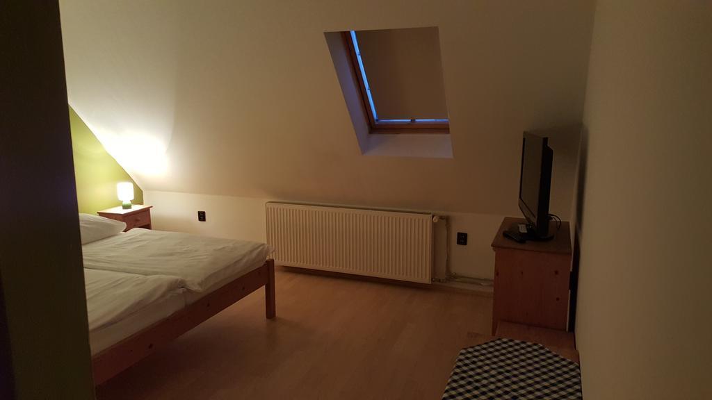 Hotel Carpatia Bratislava Chambre photo