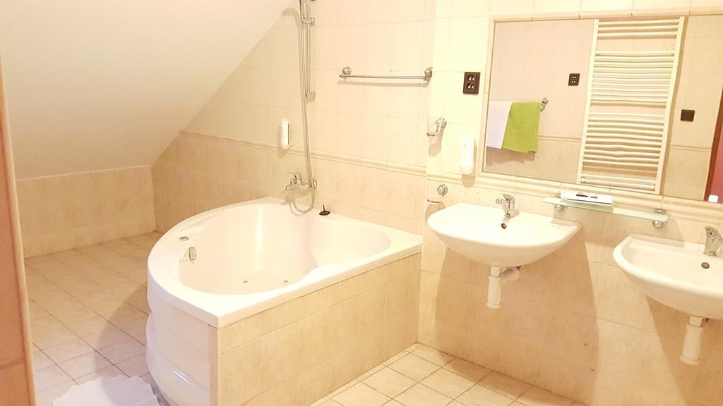 Hotel Carpatia Bratislava Chambre photo