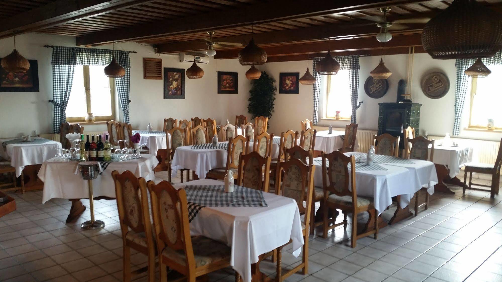 Hotel Carpatia Bratislava Extérieur photo
